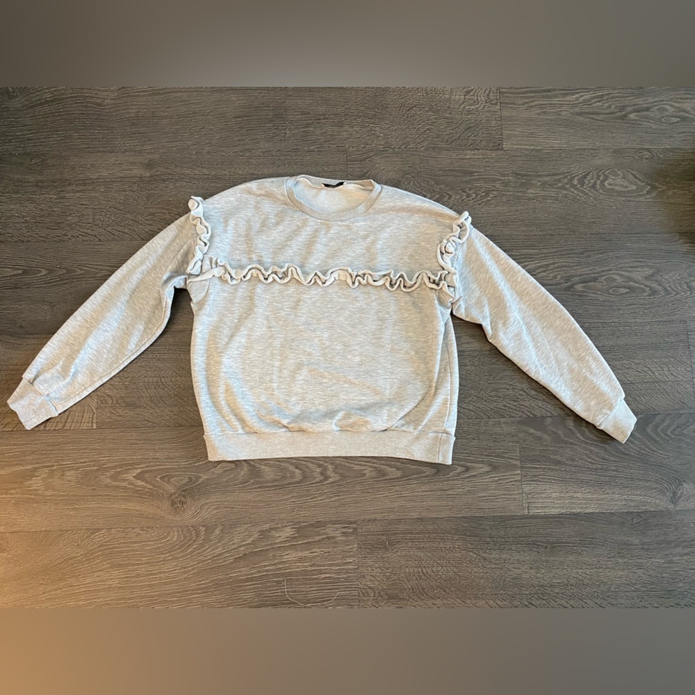 Grey crew-neck pullover sweatshirt by CHELSEA